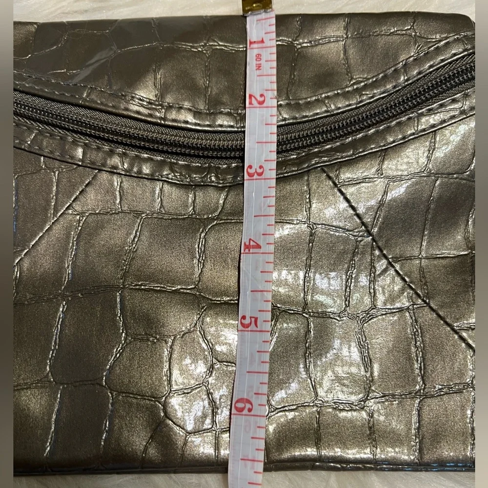 Chateau Metallic Color Clutch - Picture 9 of 10